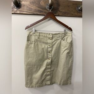 Eddie Bauer Tan Button-Front Pencil Skirt. Women’s size 16
